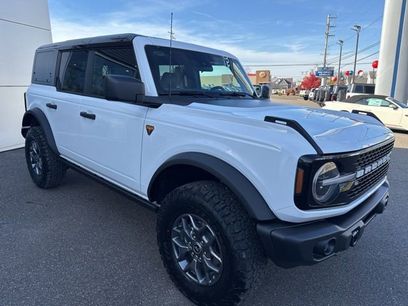 New 2025 Ford Bronco Badlands w/ Black Appearance Package