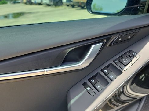 New 2026 Kia Niro SX Touring FWD image 19
