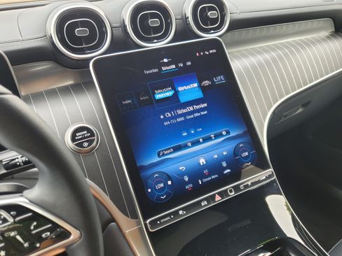 Used 2025 Mercedes-Benz GLC 300 image 16