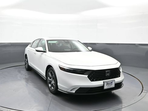Certified 2023 Honda Accord EX image 3