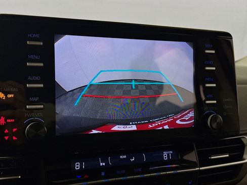 Certified 2022 Toyota Sienna XLE FWD image 17