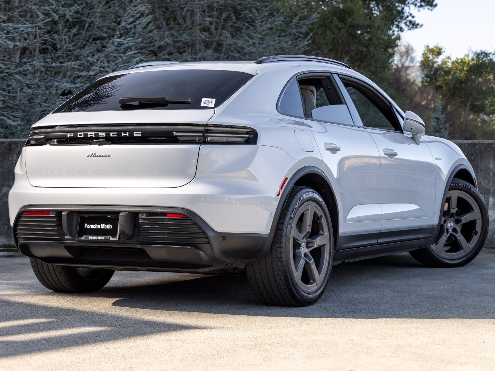 Certified 2025 Porsche Macan Electric RWD image 11