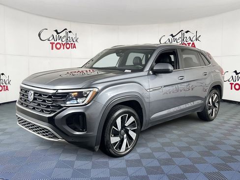 Used 2024 Volkswagen Atlas Cross Sport SE image 2