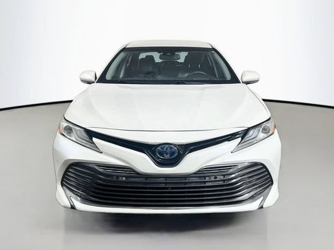 Used 2018 Toyota Camry XLE FWD image 2