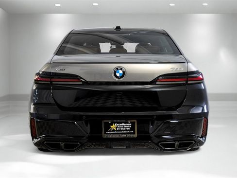 Used 2023 BMW 760i xDrive w/ Executive Package image 8