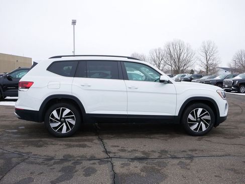 Used 2025 Volkswagen Atlas SE AWD/4WD image 11