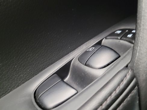Used 2018 Nissan Rogue SV AWD/4WD image 27