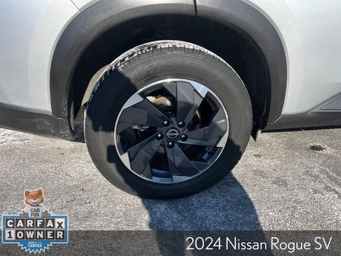 Used 2024 Nissan Rogue SV image 14