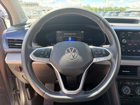 Certified 2023 Volkswagen Taos SE w/ Panoramic Sunroof Package AWD/4WD image 11