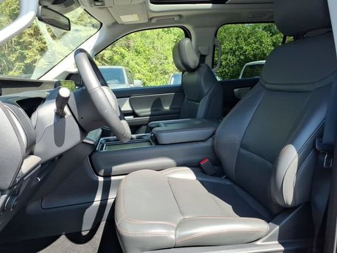 Used 2025 Ford Expedition Active AWD/4WD image 12