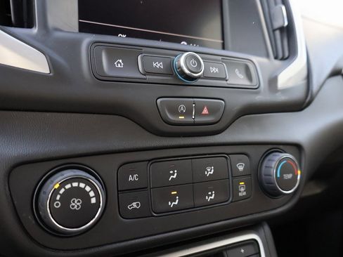 Used 2024 GMC Terrain SLE image 35