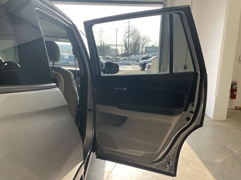 Used 2021 Honda Pilot EX image 16