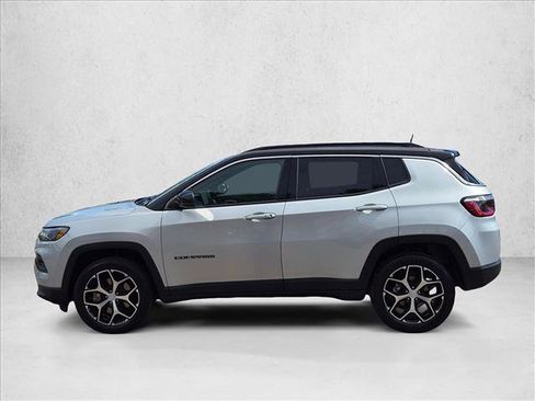 Used 2024 Jeep Compass Limited w/ Sun and Sound Group AWD/4WD image 9