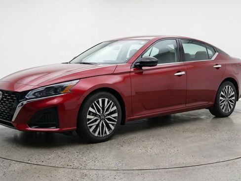 Used 2025 Nissan Altima 2.5 SV image 3