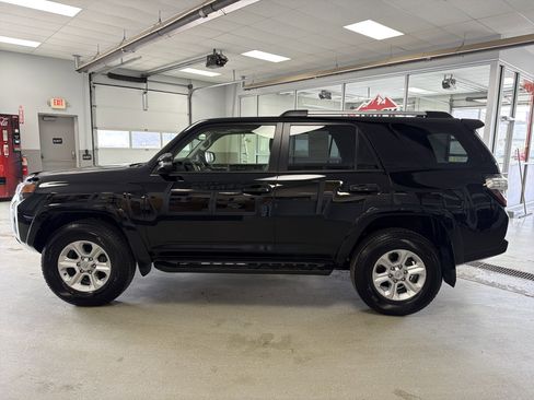 Used 2024 Toyota 4Runner SR5 Premium image 5