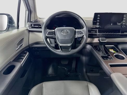 Certified 2024 Toyota Sienna XLE FWD image 24