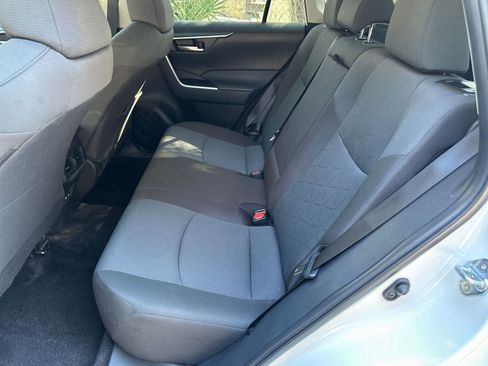 Used 2025 Toyota RAV4 XLE image 31