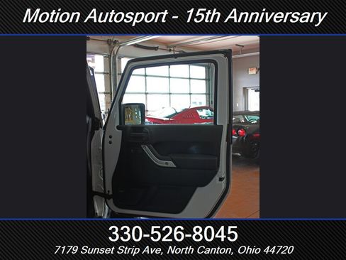 Used 2013 Jeep Wrangler Unlimited Rubicon w/ Connectivity Group AWD/4WD image 34