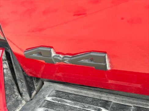 Certified 2024 Toyota Tacoma SR5 AWD/4WD image 12