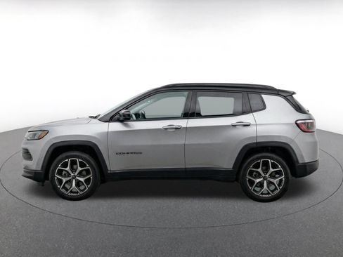 Used 2025 Jeep Compass Limited AWD/4WD image 4