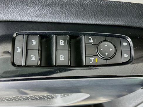 Used 2022 Nissan Pathfinder SL w/ SL Black Package FWD image 15