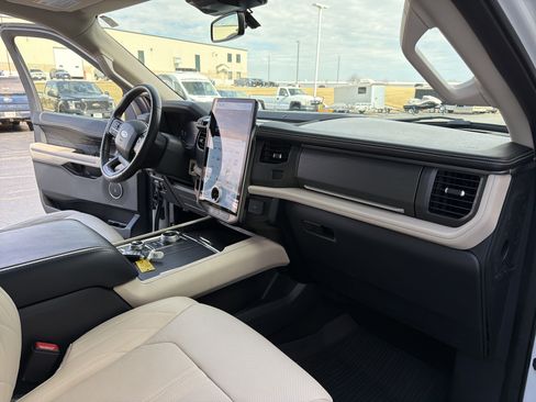 Certified 2024 Ford Expedition Max Platinum image 34