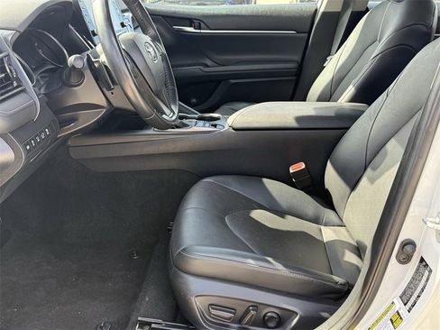 Used 2022 Toyota Camry XSE image 12