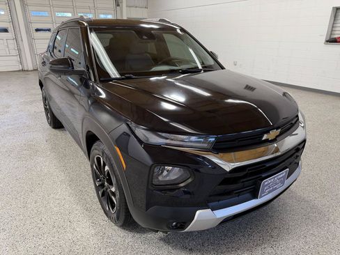 Used 2021 Chevrolet TrailBlazer LT w/ Driver Confidence Package FWD image 4