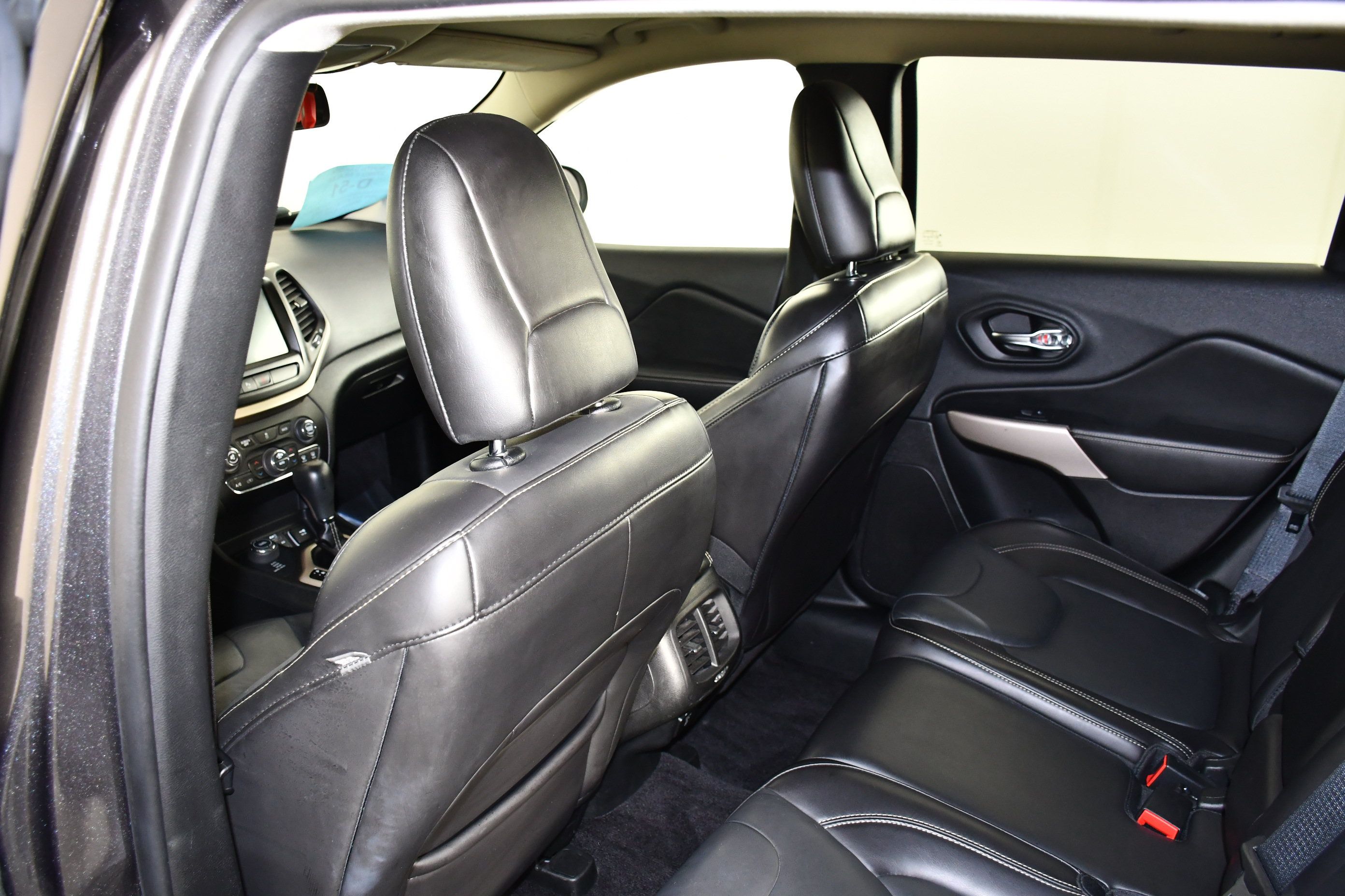 Used 2018 Jeep Cherokee Limited AWD/4WD image 46