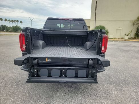 Used 2025 GMC Sierra 1500 Denali w/ Denali Reserve Package AWD/4WD image 8