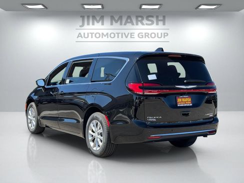 New 2026 Chrysler Pacifica Limited AWD/4WD image 4