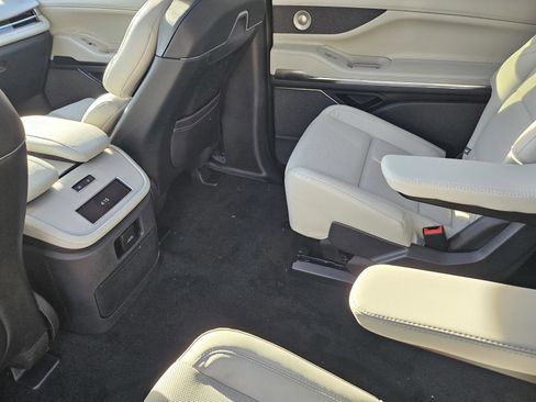 New 2025 Lincoln Navigator L Reserve image 26