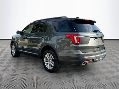 Used 2018 Ford Explorer XLT image 8