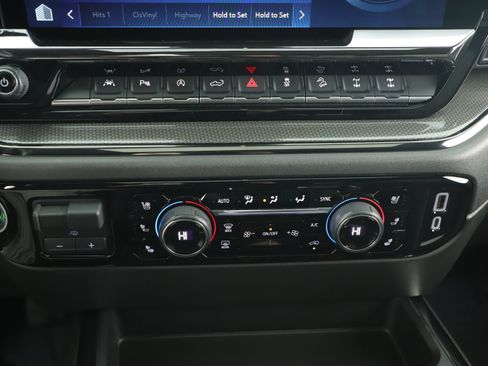 Used 2023 Chevrolet Silverado 1500 ZR2 w/ Technology Package image 7