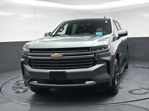 Certified 2024 Chevrolet Suburban LT w/ Luxury Package image 5