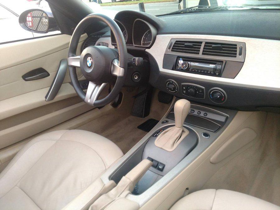 Used 2003 BMW Z4 2.5i RWD image 9