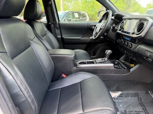 Used 2023 Toyota Tacoma TRD Sport w/ TRD Premium Sport Package image 9