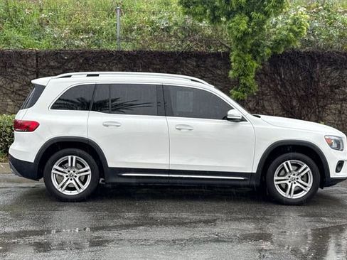 Used 2021 Mercedes-Benz GLB 250 w/ Premium Package image 3