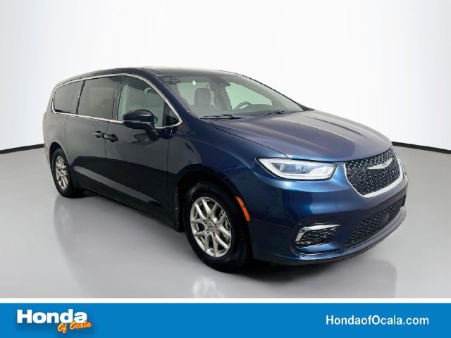 Used 2024 Chrysler Pacifica Touring FWD image 1