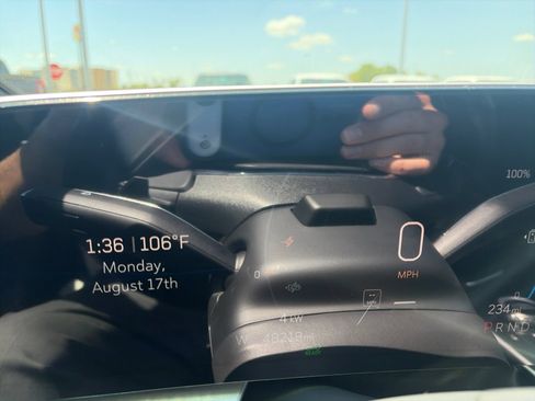 Used 2024 Cadillac Lyriq Luxury RWD image 15