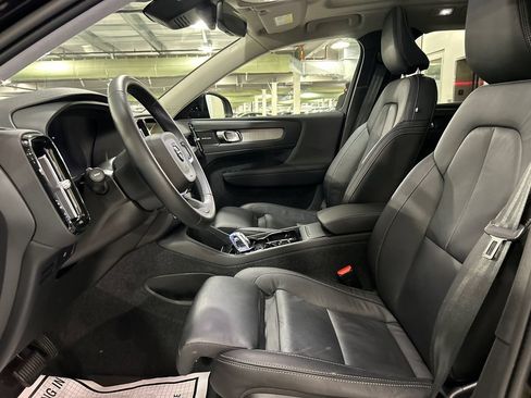 Certified 2023 Volvo XC40 B5 Plus w/ Climate Package AWD/4WD image 10