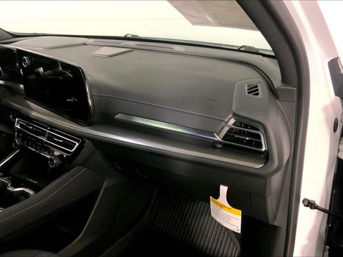 Used 2025 Chevrolet Traverse LT w/ Enhanced Driving Package FWD image 16