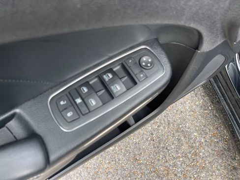 Used 2015 Dodge Charger SRT Hellcat w/ Harman/Kardon Audio Group image 9