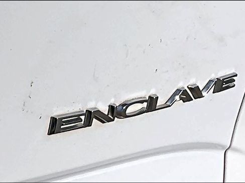 Used 2018 Buick Enclave Essence image 10