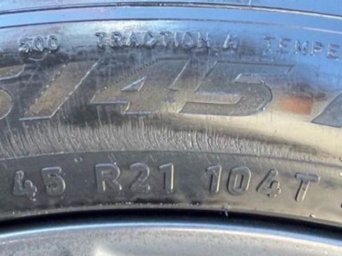 Used 2019 Land Rover Range Rover Velar R-Dynamic SE image 19