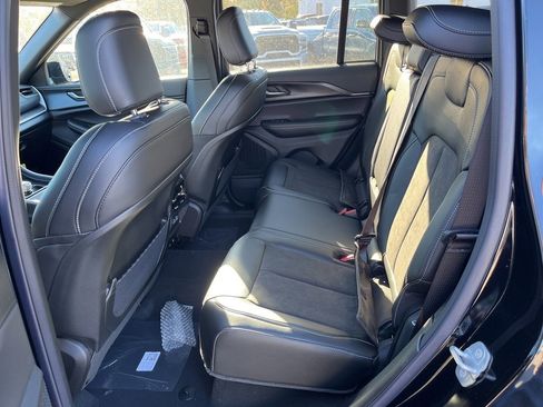 New 2025 Jeep Grand Cherokee Altitude image 16