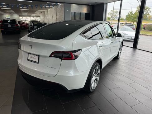 Used 2021 Tesla Model Y Long Range image 4