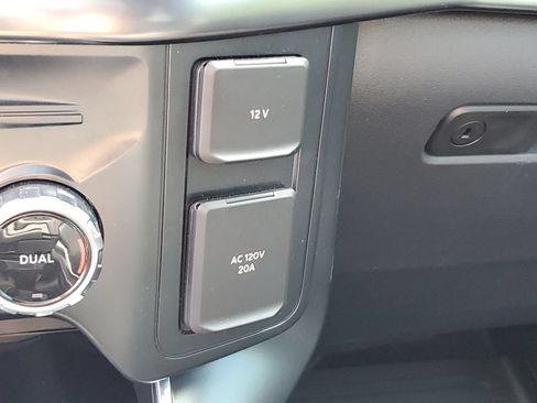 Used 2025 Ford F150 Raptor AWD/4WD image 29