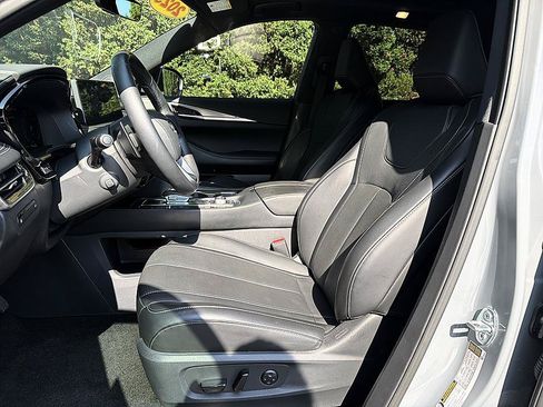 Certified 2025 INFINITI QX60 Luxe w/ Black Edition AWD/4WD image 11