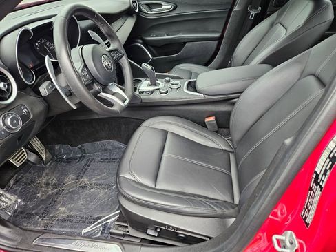 Used 2022 Alfa Romeo Giulia Sprint image 12